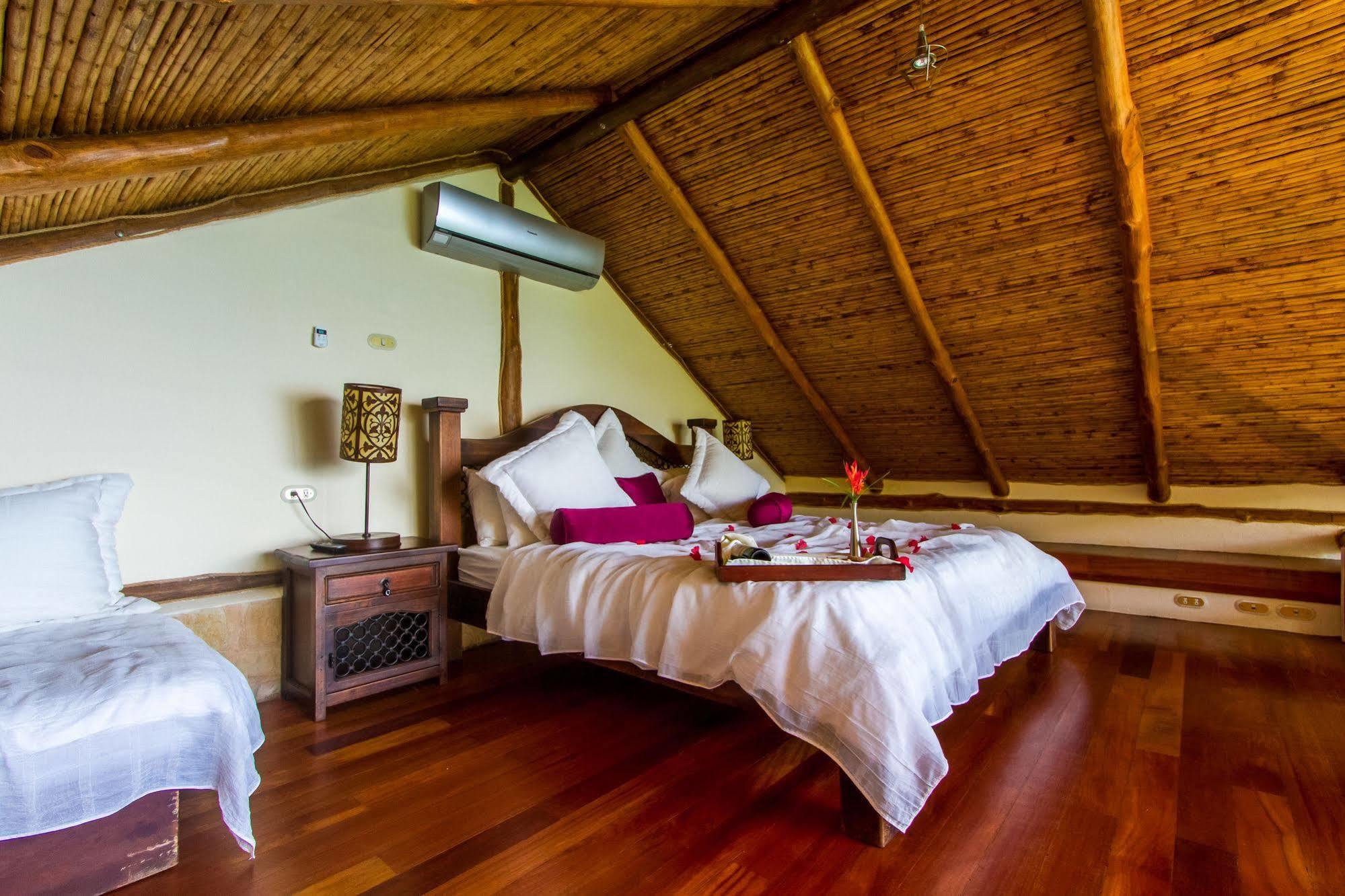 Issimo Suites Boutique Hotel & Spa - Adults Only Manuel Antonio Kültér fotó