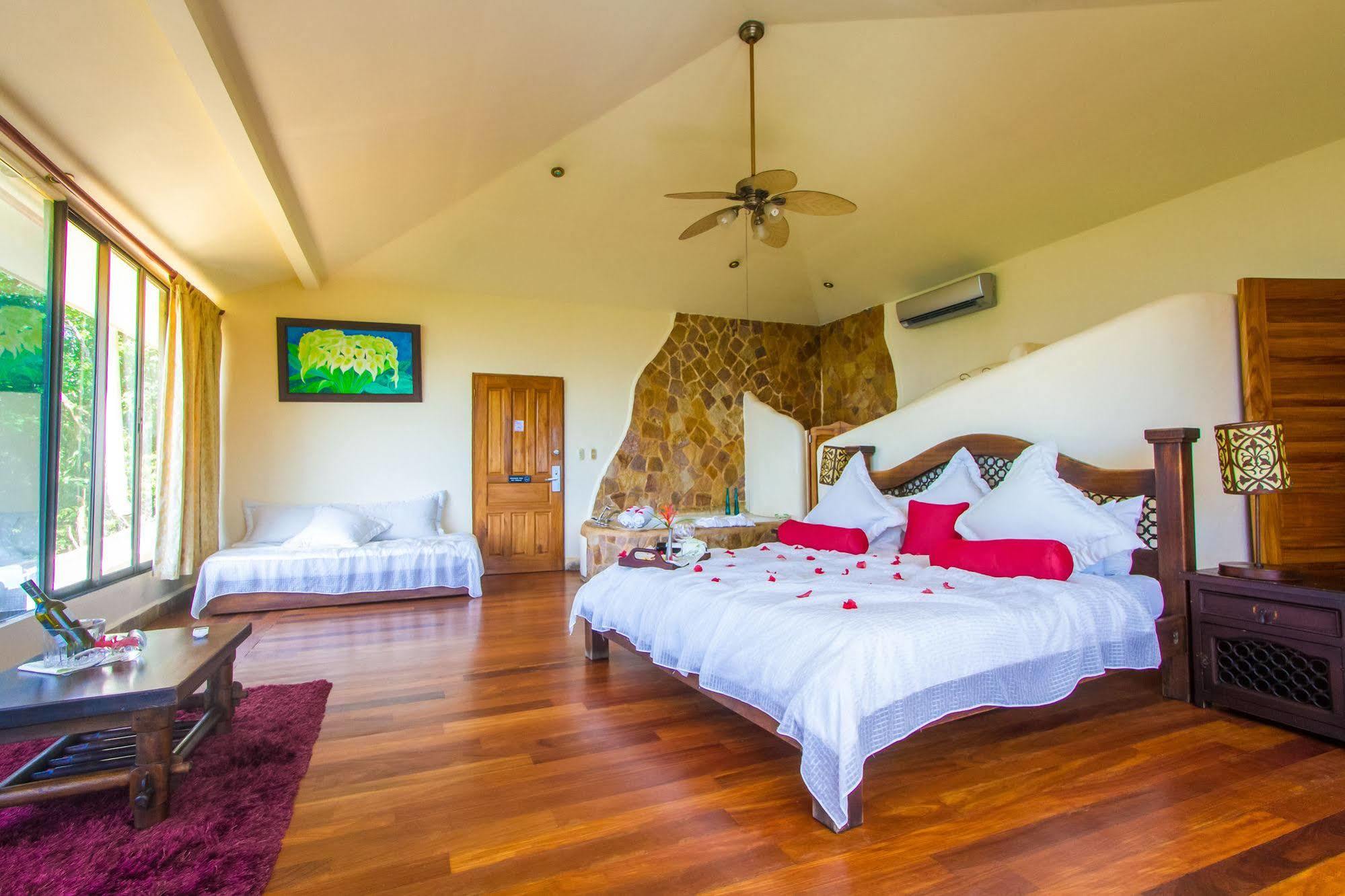 Issimo Suites Boutique Hotel & Spa - Adults Only Manuel Antonio Kültér fotó